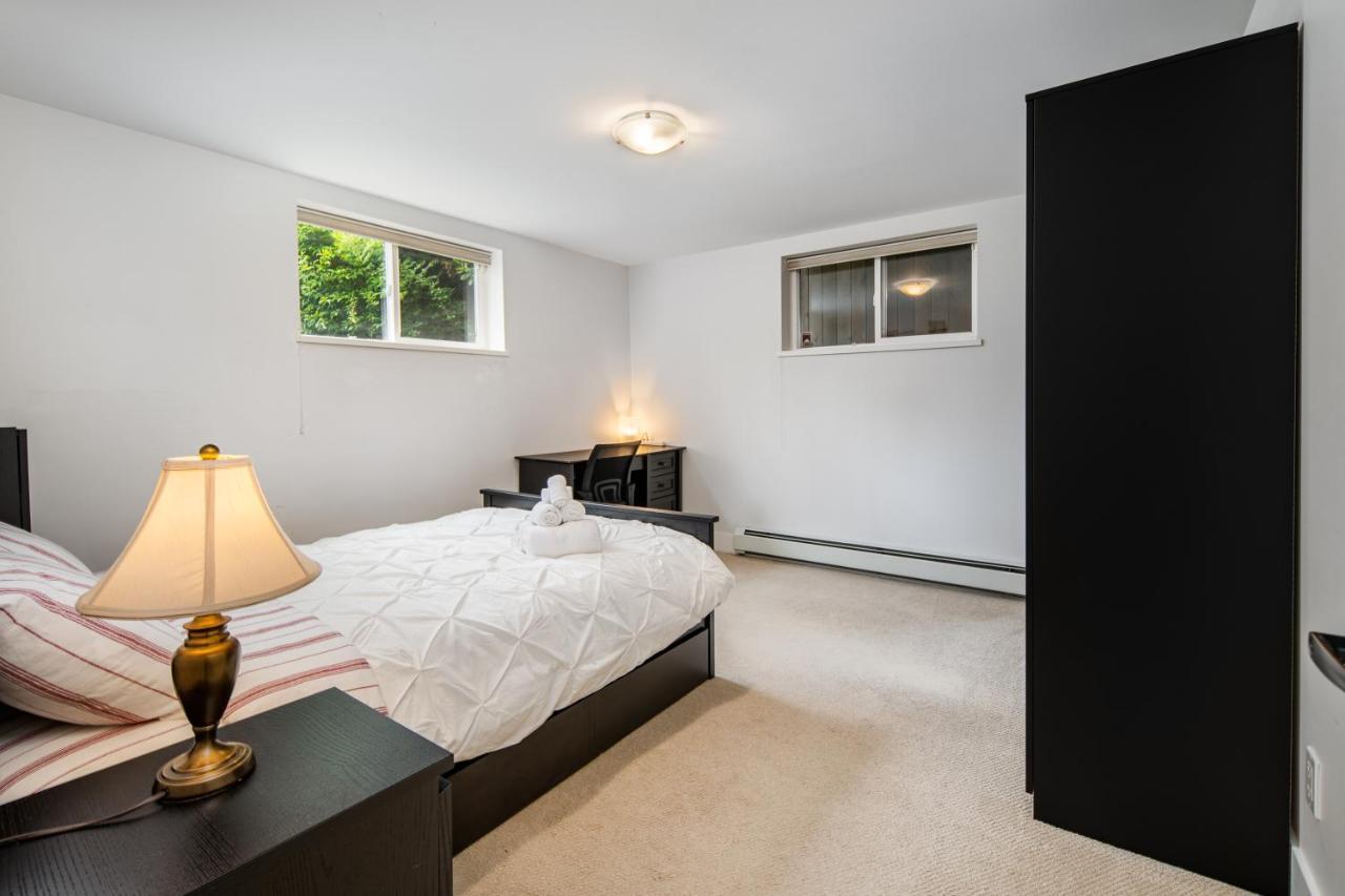 Gorgeous 4 Bedroom Garden Level Suite At Vancouver West & Ubc Extérieur photo