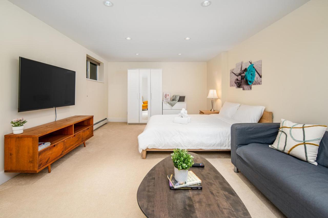 Gorgeous 4 Bedroom Garden Level Suite At Vancouver West & Ubc Extérieur photo