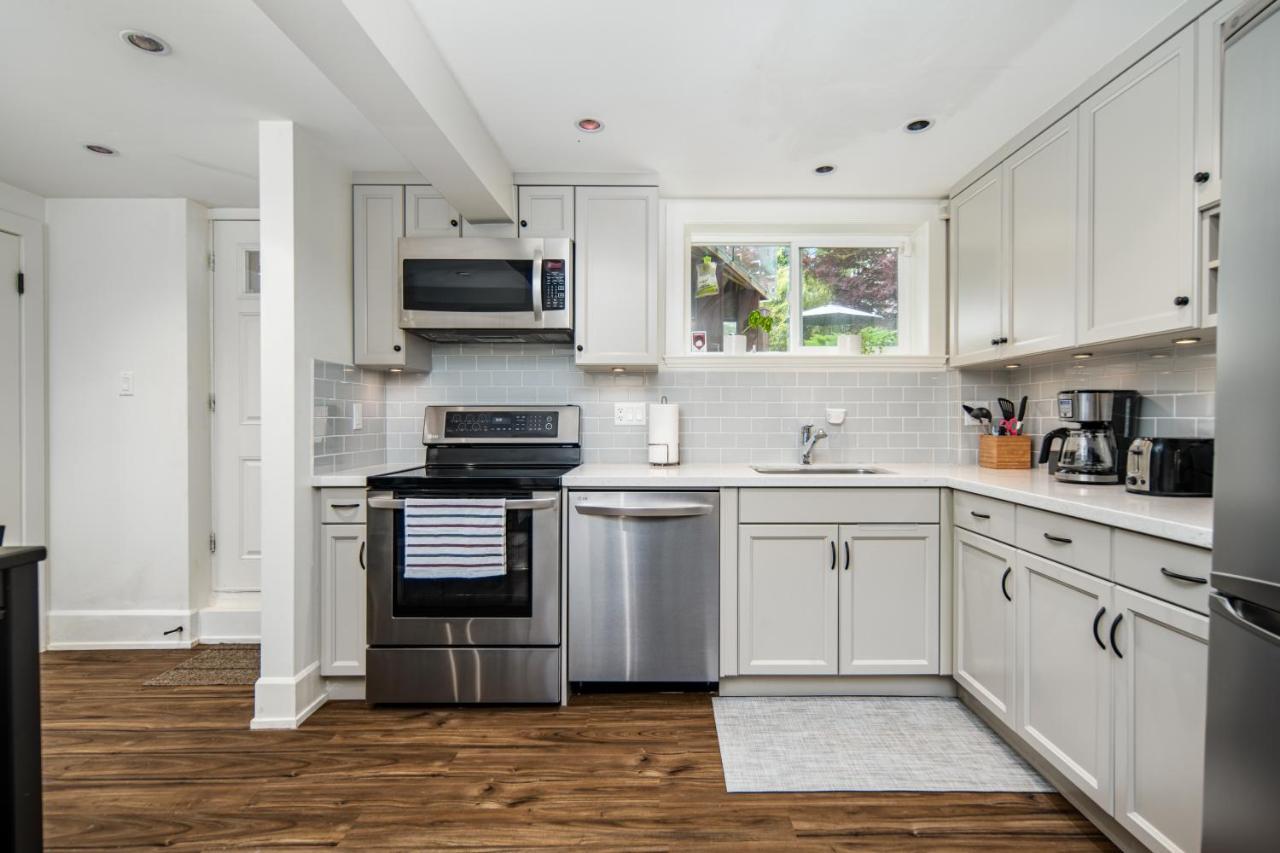 Gorgeous 4 Bedroom Garden Level Suite At Vancouver West & Ubc Extérieur photo