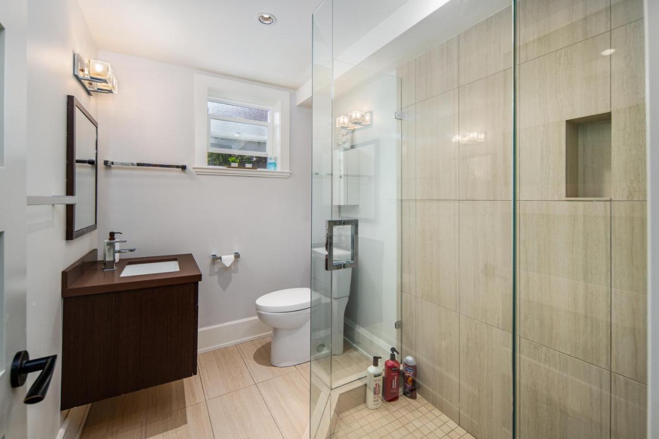 Gorgeous 4 Bedroom Garden Level Suite At Vancouver West & Ubc Extérieur photo
